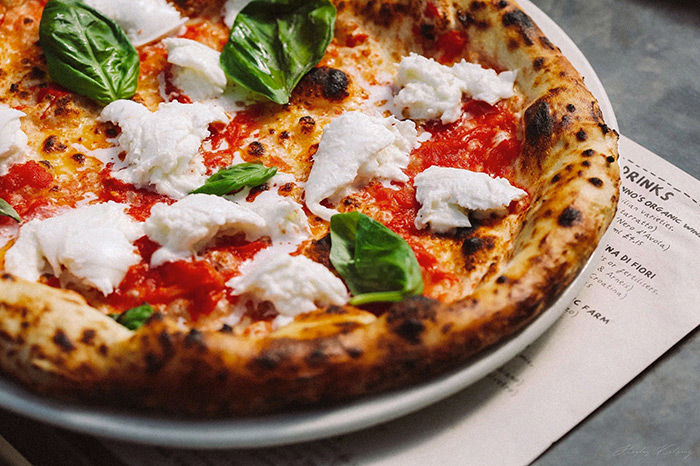 تفاوت پیتزای آمریکایی و ایتالیایی چیست؟